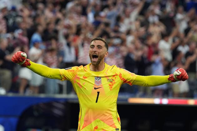 Matt Turner of United States celebrates a goal by Auston Trusty during the FIFA World Cup, WM, Weltmeisterschaft, Fussball 2026 group stage match Turkey against United States at the SoFi Stadium in Los Angeles, United States, 25 June 2026. FIFA World Cup 2026 - Group D - Turkey vs USA !ACHTUNG: NUR REDAKTIONELLE NUTZUNG!  Copyright: xOmarxAlonsox GR5364 20260626-55020713167_1