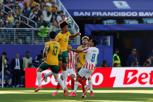 SOCCER PARAGUAY AUSTRALIA WORLD CUP, Lucas Herrington of Australia heads the ball during the Group D match between Paraguay and Australia as part of the Men™s FIFA 2026 World Cup at San Francisco Bay Area Stadium in California, USA, Friday, June 26, 2026. ( NO ARCHIVING, EDITORIAL USE ONLY SAN FRANCISCO CALIFORNIA UNITED STATES  Copyright: xJASONxHENRYx 20260626136675099967