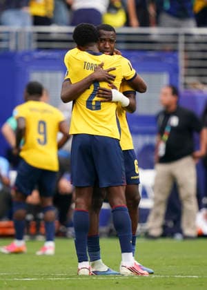 Ecuador v Germany, FIFA World Cup, WM, Weltmeisterschaft, Fussball 2026 Equador defender William Pacho (6) Equador defender FÃ lix Torres (2) celebrate winning during the Ecuador v Germany FIFA WORLD CUP 2026 Group E match at New York New Jersey Stadium, East Rutherford, United States on 25 June 2026 Credit: Eleanor Hoad Every Second Media Editorial use only. All images are copyright Every Second Media Limited. No images may be reproduced without prior permission. Copyright: xIMAGO EveryxSecondxMediax ESM-2050-0032 EleanorxHoadx xEveryxSecondxMediax