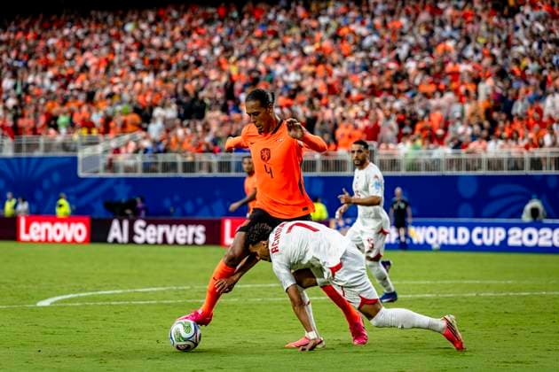 KANSAS CITY - (l-r) Virgil van Dijk of the Netherlands and Elias Achouri of Tunisia during the 2026 World Cup at Arrowhead Stadium on June 25, 2026 in Kansas City United States. (Photo by Stefan Koops EYE4IMAGES DeFodi Images) - *** KANSAS CITY l Virgil van Dijk of the Netherlands and Elias Achouri of Tunisia during the 2026 World Cup at Arrowhead Stadium on June 25, 2026, in Kansas City, United States. Photo by Stefan Koops, EYE4IMAGES, DeFodi Images