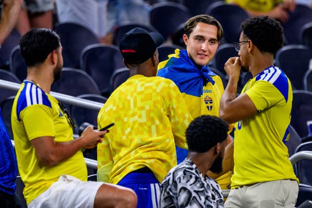 260625 Tim Rangström, Sporttouchen in the stands during the FIFA World Cup, WM, Weltmeisterschaft, Fussball 2026 football match between Japan and Sweden on June 25, 2026 in Dallas. Photo: Ludvig Thunman BILDBYRAN kod LT PA1259 bbeng fotboll football soccer fotball vm fotbolls-vm fotball-vm fotbolls-vm 2026 fifa world cup 2026 sverige sweden sverige a japan publik *** 260625 Tim Rangström, Sporttouchen in the stands during the 2026 FIFA World Cup soccer match between Japan and Sweden on June 25, 2026 in Dallas. Photo by Ludvig Thunman. BILDBYRAN code LT PA1259 bbeng soccer football fotball World Cup soccer World Cup 2026 FIFA World Cup 2026 Sweden Sweden A Japan audience  Copyright: LUDVIGxTHUNMAN BB260625LT224
