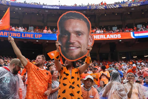 KANSAS CITY, MO - JUNE 25: Netherlands fans hold up a large cutout of Bart Verbruggen 1 before the FIFA World Cup, WM, Weltmeisterschaft, Fussball 2026 Group F match between Tunisia and Netherlands on June 25, 2026 at Kansas City Stadium in Kansas City, MO. (Photo by Scott Winters Icon Sportswire) SOCCER: JUN 25 FIFA World Cup 26 Group F - Tunisia vs Netherlands EDITORIAL USE ONLY Icon2606250954