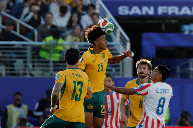 SOCCER PARAGUAY AUSTRALIA WORLD CUP, Lucas Herrington of Australia heads the ball during the Group D match between Paraguay and Australia as part of the Men™s FIFA 2026 World Cup at San Francisco Bay Area Stadium in California, USA, Friday, June 26, 2026. ( NO ARCHIVING, EDITORIAL USE ONLY SAN FRANCISCO CALIFORNIA UNITED STATES  Copyright: xJASONxHENRYx 20260626151632377352