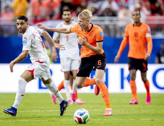 KANSAS - (lr) Mohamed Hadj Mahmoud of Tunisia, Jan Paul van Hecke of the Netherlands during the 2026 FIFA World Cup, WM, Weltmeisterschaft, Fussball Group F match between Tunisia and the Netherlands at Kansas City Stadium on June 25, 2026, in Kansas, United States. KOEN VAN WEEL ANP FIFA World Cup 2026 group stage 2026 xVIxANPxSportx xxANPxIVx 562008356 originalFilename: 562008356.jpg