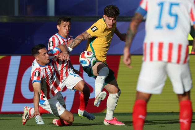 Alexandro Maidana (L), Andrés Cubas (2-L) of Paraguay vies for the ball with Jordan Bos (C) of Australia during the FIFA World Cup, WM, Weltmeisterschaft, Fussball 2026 Group D match between Paraguay and Australia at Levi s stadium in Santa Clara, California, United States, 25 June 2025. FIFA World Cup 2026 - Group D - Paraguay vs. Australia !ACHTUNG: NUR REDAKTIONELLE NUTZUNG!  Copyright: xMiguelxgutierrezx GR5372 20260626-55020713222_1