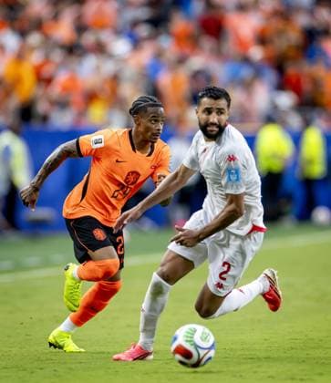 KANSAS - (lr) Crysencio Summerville or the Netherlands, Ali Abdi or Tunisia during the FIFA 2026 World Cup Group F match between Tunisia and the Netherlands at Kansas City Stadium on June 25, 2026 in Kansas, United States. KOEN VAN WEEL ANP FIFA World Cup, WM, Weltmeisterschaft, Fussball 2026 group stage 2026 xVIxANPxSportx xxANPxIVx 562008370 originalFilename: 562008370.jpg