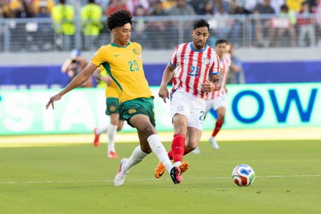 FIFA World Cup, WM, Weltmeisterschaft, Fussball 2026 - Group D - Paraguay vs Australia Australia s Lucas Herrington (L) and Paraguay s Gabriel Avalos in action during the FIFA World Cup 2026 group stage match Paraguay against Australia, in Santa Clara, Califronia, USA, 25 June 2026. SANTA CLARA United States  Copyright: xBENJAMINxFANJOYx