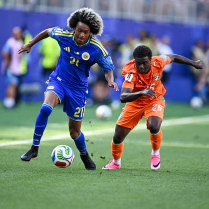 June 25, 2026, Philadelphia, Pennsylvania, United States: Curacao TAHITH CHONG (21) in action against Ivory CoastoÂ¢Ã¢öÂ¬Ã¢Â¢s player, CHRIST INAO OULAI (26) during the Group E World Cup match at Philadelphia Stadium World Cup 2026: Group E: Ivory Coast 2:0 Curacao  - ZUMArf1_ 20260625_spo_rf1_330 Copyright: xRickyxFitchettx