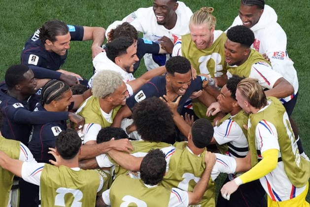 FIFA World Cup, WM, Weltmeisterschaft, Fussball 2026 - Group D - Turkey vs USA USA™s Auston Trusty (C) celebrates with his teammates after scoring the 0-1 goal during the FIFA World Cup 2026 group stage match Turkey against USA, in Los Angeles, Califronia, USA, 25 June 2026. LOS ANGELES United States  Copyright: xSCOTTxSTRAZZANTEx