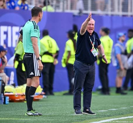 June 25, 2026, Philadelphia, Pennsylvania, United States: Curacao head coach, DICK ADVOCAAT in action during the Group E World Cup match at Philadelphia Stadium World Cup 2026: Group E: Ivory Coast 2:0 Curacao  - ZUMArf1_ 20260625_spo_rf1_327 Copyright: xRickyxFitchettx
