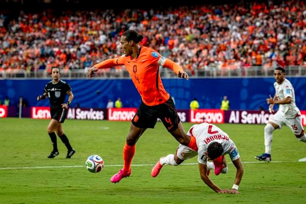 KANSAS CITY - (l-r) Virgil van Dijk of the Netherlands and Elias Achouri of Tunisia during the 2026 World Cup at Arrowhead Stadium on June 25, 2026 in Kansas City United States. (Photo by Stefan Koops EYE4IMAGES DeFodi Images) - *** KANSAS CITY l Virgil van Dijk of the Netherlands and Elias Achouri of Tunisia during the 2026 World Cup at Arrowhead Stadium on June 25, 2026, in Kansas City, United States. Photo by Stefan Koops, EYE4IMAGES, DeFodi Images