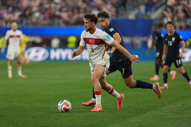 Turkiye v USA - FIFA World Cup, WM, Weltmeisterschaft, Fussball 2026 - Group D LOS ANGELES, CALIFORNIA - JUNE 25: Salih Ozcan (5) of Turkyie in action during the 2026 FIFA World Cup First Stage Group D match between Turkiye and USA at the Los Angeles Stadium (SoFi Stadium) in Inglewood, California, United States on June 25, 2026. Tayfun Coskun Anadolu California United States. Editorial use only. Please get in touch for any other usage.  Copyright: x2026xAnadoluxTayfunxCoskunx