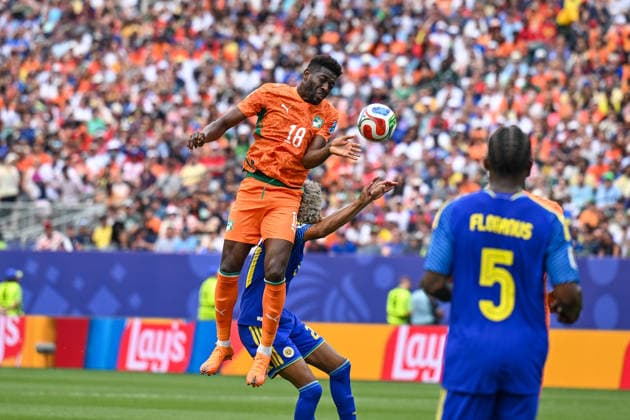PHILADELPHIA, PA - JUNE 25: Ibrahim Sangare 18 of Cote d Ivoire heads the ball during the FIFA World Cup, WM, Weltmeisterschaft, Fussball 2026 Group E match between Curacao and Cote d™Ivoire on June 25th, 2026 at Philadelphia Stadium in Philadelphia, PA.(Photo by Terence Lewis Icon Sportswire) SOCCER: JUN 25 FIFA World Cup 26 Group E - Curacao vs Cote d Ivoire EDITORIAL USE ONLY Icon260625034