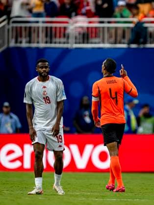 KANSAS CITY - (l-r) Firas Chaouat of Tunisia is disappointed after the match and Virgil van Dijk of the Netherlands celebrates the victory during the 2026 World Cup at Arrowhead Stadium on June 25, 2026 in Kansas City United States. (Photo by Stefan Koops EYE4IMAGES DeFodi Images) - *** KANSAS CITY l Firas Chaouat of Tunisia looks disappointed after the match, while Virgil van Dijk of the Netherlands celebrates the victory during the 2026 World Cup at Arrowhead Stadium on June 25, 2026, in Kansas City, United States. Photo by Stefan Koops, EYE4IMAGES, DeFodi Images