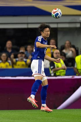 June 25, 2026, Arlington, Texas, USA: Japan defender HIROKI ITO (21) heads the ball during a Group F 2026 FIFA World Cup, WM, Weltmeisterschaft, Fussball match between Japan and Sweden at Dallas Stadium in Arlington, Texas. World Cup 2026: Group F: Japan 2:2 Sweden  - ZUMAh193 20260625_zsp_h193_043 Copyright: xDanielxMcGregor-Huyerx