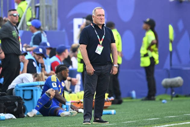 PHILADELPHIA, PA - JUNE 25: Dick Advocaat of Curacao looks on during the FIFA World Cup, WM, Weltmeisterschaft, Fussball 2026 Group E match between Curacao and Cote d™Ivoire on June 25th, 2026 at Philadelphia Stadium in Philadelphia, PA.(Photo by Terence Lewis Icon Sportswire) SOCCER: JUN 25 FIFA World Cup 26 Group E - Curacao vs Cote d Ivoire EDITORIAL USE ONLY Icon260625050