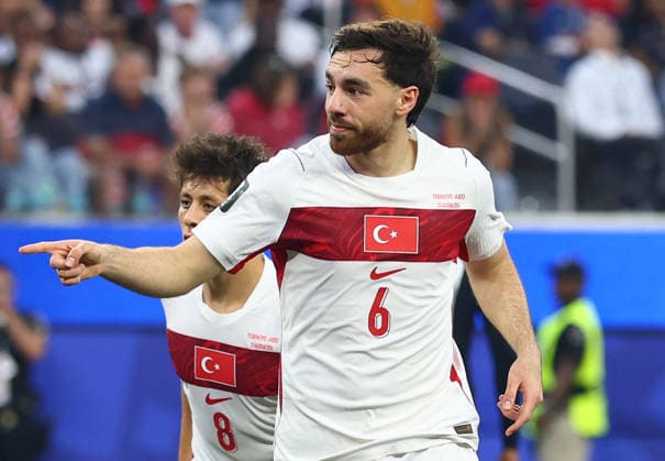 Turkey s Orkun Kokcu (6) celebrates after scoring a goal against the United States in the first half of a FIFA World Cup, WM, Weltmeisterschaft, Fussball match at Los Angeles Stadium in Los Angeles, on Thursday, June 25, 2026.  LAP20260625813 CHRISTIANxBRUNSKILL