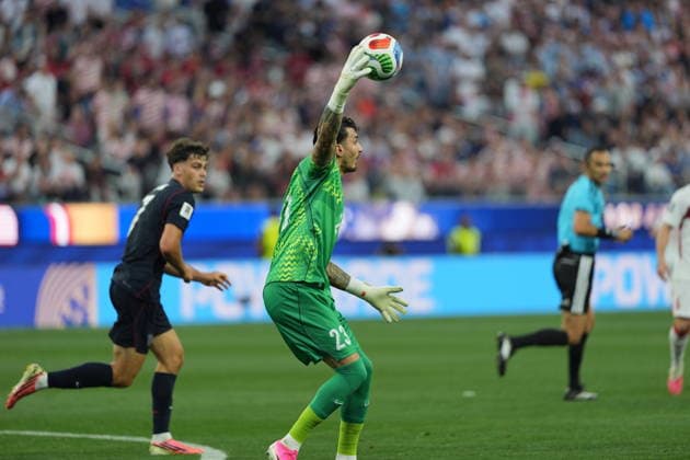 Turkiye v USA - FIFA World Cup, WM, Weltmeisterschaft, Fussball 2026 - Group D LOS ANGELES, CALIFORNIA - JUNE 25: Ugurcan Cakir of Turkiye in action during the 2026 FIFA World Cup First Stage Group D match between Turkiye and USA at the Los Angeles Stadium (SoFi Stadium) in Inglewood, California, United States on June 25, 2026. Tayfun Coskun Anadolu California United States. Editorial use only. Please get in touch for any other usage.  Copyright: x2026xAnadoluxTayfunxCoskunx
