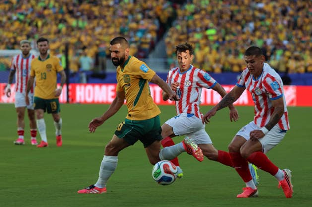Juan Caceres (R) of Paraguay vies for the ball with Aziz Behich (L) of Australia during the FIFA World Cup, WM, Weltmeisterschaft, Fussball 2026 Group D match between Paraguay and Australia at Levi s stadium in Santa Clara, California, United States, 25 June 2025. FIFA World Cup 2026 - Group D - Paraguay vs. Australia !ACHTUNG: NUR REDAKTIONELLE NUTZUNG!  Copyright: xMiguelxgutierrezx GR5380 20260626-55020713321_1
