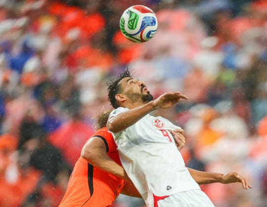JUNE 25, 2026: Tunisia forward Hazem Mastouri (9) takes the header against Netherlands at Kansas City Stadium in Kansas City, MO. CSM FIFA World Cup, WM, Weltmeisterschaft, Fussball 2026: Tunisia Vs Netherlands JUN 25th  - ZUMAc04_ 20260625_zma_c04_342 Copyright: xRomanxPunox