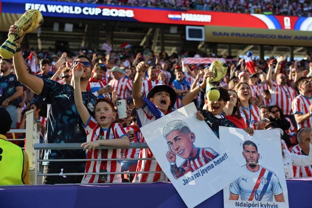 Paraguayan fans cheer during the FIFA World Cup, WM, Weltmeisterschaft, Fussball 2026 Group D match between Paraguay and Australia at Levi s stadium in Santa Clara, California, United States, 25 June 2025. FIFA World Cup 2026 - Group D - Paraguay vs. Australia !ACHTUNG: NUR REDAKTIONELLE NUTZUNG!  Copyright: xMiguelxgutierrezx GR5382 20260626-55020713333_1