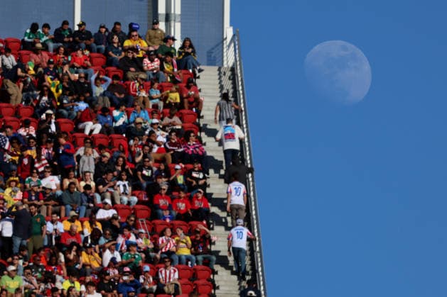 Photograph showing the moon during the FIFA World Cup, WM, Weltmeisterschaft, Fussball 2026 Group D match between Paraguay and Australia at Levi s stadium in Santa Clara, California, United States, 25 June 2025. FIFA World Cup 2026 - Group D - Paraguay vs. Australia !ACHTUNG: NUR REDAKTIONELLE NUTZUNG!  Copyright: xMiguelxgutierrezx GR5392 20260626-55020713340_1