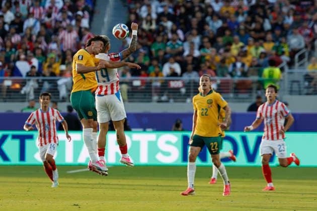 SOCCER PARAGUAY AUSTRALIA WORLD CUP, Alessandro Circati of Australia and Julio Enciso of Paraguay compete for a header during the Group D match between Paraguay and Australia as part of the Men™s FIFA 2026 World Cup at San Francisco Bay Area Stadium in California, USA, Friday, June 26, 2026. ( NO ARCHIVING, EDITORIAL USE ONLY SAN FRANCISCO CALIFORNIA UNITED STATES  Copyright: xJASONxHENRYx 20260626187083429757