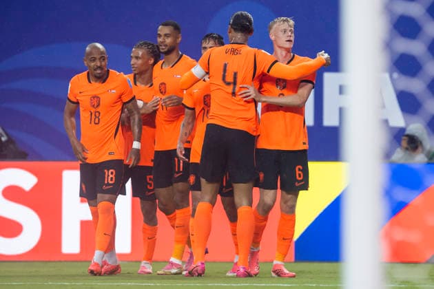 KANSAS CITY, MO - JUNE 25: Jan Paul van Hecke 6 of the Netherlands celebrates with teammates after scoring a goal during the FIFA World Cup, WM, Weltmeisterschaft, Fussball 2026 Group F match between Tunisia and the Netherlands on June 25, 2026 at the Kansas City Stadium in Kansas City, MO. (Photo by Nick Tre. Smith Icon Sportswire) SOCCER: JUN 25 FIFA World Cup 26 Group F - Tunisia vs Netherlands EDITORIAL USE ONLY Icon2606250538