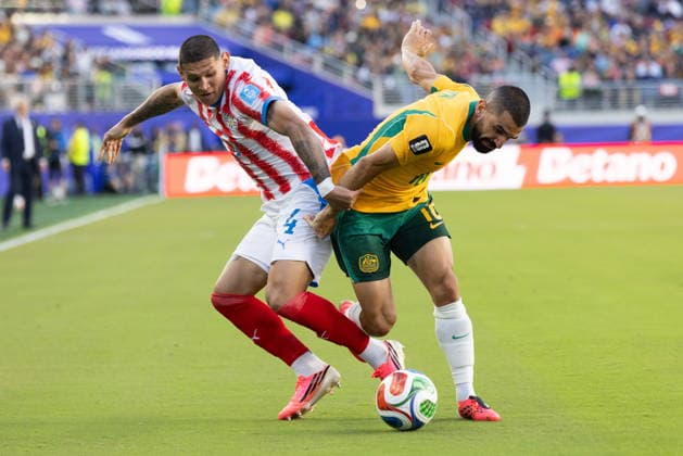 FIFA World Cup, WM, Weltmeisterschaft, Fussball 2026 - Group D - Paraguay vs Australia Paraguay s Juan Jose Caceres and Australia s Aziz Behich (R) in action during the FIFA World Cup 2026 group stage match Paraguay against Australia, in Santa Clara, Califronia, USA, 25 June 2026. SANTA CLARA United States  Copyright: xBENJAMINxFANJOYx