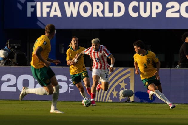 FIFA World Cup, WM, Weltmeisterschaft, Fussball 2026 - Group D - Paraguay vs Australia Paraguay s Julio Enciso (C) in action during the FIFA World Cup 2026 group stage match Paraguay against Australia, in Santa Clara, Califronia, USA, 25 June 2026. SANTA CLARA United States  Copyright: xBENJAMINxFANJOYx