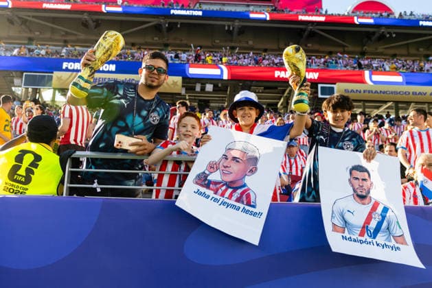SANTA CLARA, CA - JUNE 25: Paraguay fans cheer before the FIFA World Cup, WM, Weltmeisterschaft, Fussball 2026 Group D match between Paraguay and Australia on June 25, 2026 at San Francisco Bay Area Stadium in Santa Clara, CA. (Photo by Matthew Huang Icon Sportswire) SOCCER: JUN 25 FIFA World Cup 26 Group D - Paraguay vs Australia EDITORIAL USE ONLY Icon260625001
