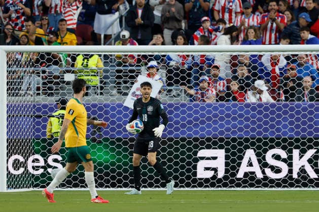 SOCCER PARAGUAY AUSTRALIA WORLD CUP, goalkeeper Patrick Beach of Australia during the Group D match between Paraguay and Australia as part of the Men™s FIFA 2026 World Cup at San Francisco Bay Area Stadium in California, USA, Friday, June 26, 2026. ( NO ARCHIVING, EDITORIAL USE ONLY SAN FRANCISCO CALIFORNIA UNITED STATES  Copyright: xJASONxHENRYx 20260626146156809639