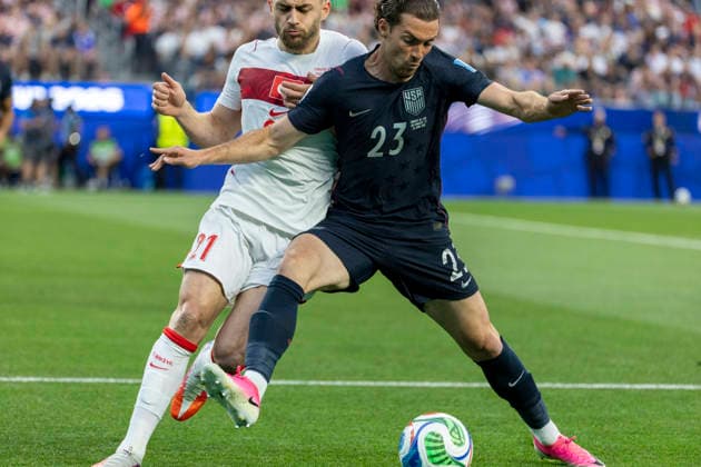 June 25, 2026, Los Angeles, California, USA: TurkeyÃ¢â‚¬â ¢ Baris Alper Yilmaz (21) and United States Joe Scally (23) vie for the ball during the FIFA World Cup, WM, Weltmeisterschaft, Fussball Group D soccer match at SoFi Stadium in Inglewood, Calif., Thursday, June 25, 2026. World Cup 2026: United States Vs Turkey  - ZUMAc68_ 20260625_zaf_c68_020 Copyright: xRingoxChiux