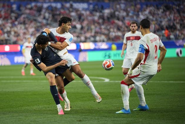 Turkiye v USA - FIFA World Cup, WM, Weltmeisterschaft, Fussball 2026 - Group D LOS ANGELES, CALIFORNIA - JUNE 25: Ricardo Pepi of USA in action against Ozan Kabak (2nd L) during the 2026 FIFA World Cup First Stage Group D match between Turkiye and USA at the Los Angeles Stadium (SoFi Stadium) in Inglewood, California, United States on June 25, 2026. Tayfun Coskun Anadolu California United States. Editorial use only. Please get in touch for any other usage.  Copyright: x2026xAnadoluxTayfunxCoskunx