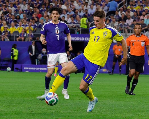 June 25, 2026, Arlington, Texas, USA: Sweden forward VIKTOR GYo KERES (17) kicks the ball during the 2026 FIFA World Cup, WM, Weltmeisterschaft, Fussball Group F match between Japan and Sweden at Dallas Stadium on June 25, 2026 in Arlington, Texas. FIFA World Cup 2026 - Japan1:1Sweden  - ZUMAa325 20260625_zsa_a325_029 Copyright: xDavidxBalleringxIix