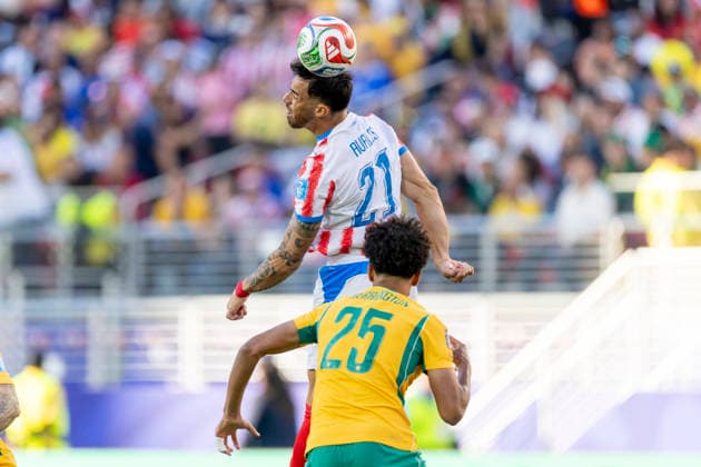 SANTA CLARA, CA - JUNE 25: Gabriel Avalos 21 of Paraguay heads the ball during the FIFA World Cup, WM, Weltmeisterschaft, Fussball Group D match between Paraguay and Australia on June 25, 2026 at San Francisco Bay Area Stadium in Santa Clara, CA. (Photo by Bob Kupbens Icon Sportswire) SOCCER: JUN 25 FIFA World Cup 26 Group D - Paraguay vs Australia EDITORIAL USE ONLY Icon260625009