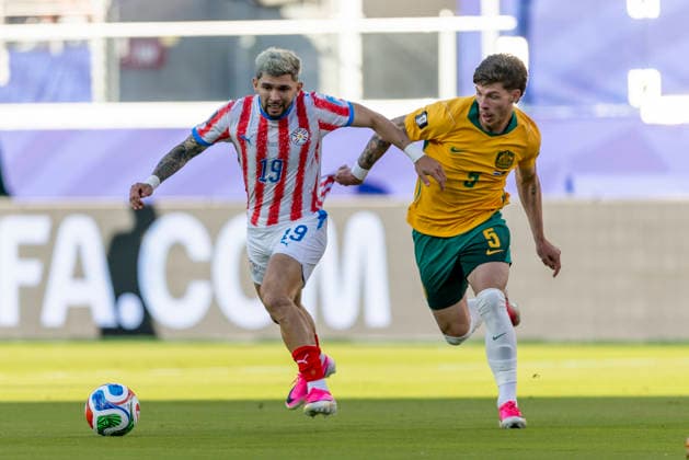 SANTA CLARA, CA - JUNE 25: Julio Enciso 19 of Paraguay chases down the ball ahead of Jordan Bos 5 of Australia during the FIFA World Cup, WM, Weltmeisterschaft, Fussball Group D match between Paraguay and Australia on June 25, 2026 at San Francisco Bay Area Stadium in Santa Clara, CA. (Photo by Bob Kupbens Icon Sportswire) SOCCER: JUN 25 FIFA World Cup 26 Group D - Paraguay vs Australia EDITORIAL USE ONLY Icon260625013