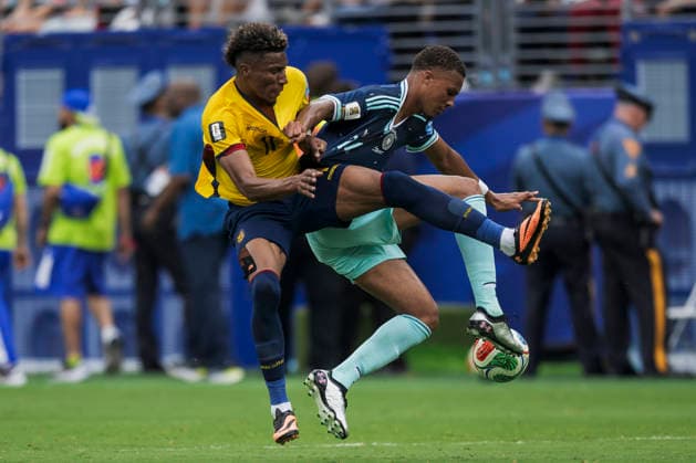 Ecuador v Germany - FIFA World Cup, WM, Weltmeisterschaft, Fussball 2026 Kevin Rodriguez (L) of Ecuador competes for the ball with Malick Thiaw of Germany during the FIFA World Cup 2026 Group E football match between Ecuador and Germany. Ecuador won 2-1 over Germany. East Rutherford United States Copyright: xNicolòxCampox