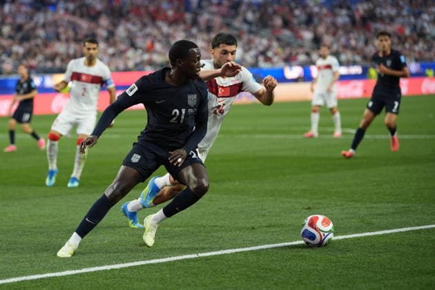 Turkiye v USA - FIFA World Cup, WM, Weltmeisterschaft, Fussball 2026 - Group D LOS ANGELES, CALIFORNIA - JUNE 25: Oguz Aydin (24) of Turkiye in action against Tim Weah (21) of USA during the 2026 FIFA World Cup First Stage Group D match between Turkiye and USA at the Los Angeles Stadium (SoFi Stadium) in Inglewood, California, United States on June 25, 2026. Tayfun Coskun Anadolu California United States. Editorial use only. Please get in touch for any other usage.  Copyright: x2026xAnadoluxTayfunxCoskunx