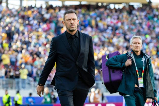 SANTA CLARA, CA - JUNE 25: Tony Popovic of Australia walks to the bench before the FIFA World Cup, WM, Weltmeisterschaft, Fussball 2026 Group D match between Paraguay and Australia on June 25, 2026 at San Francisco Bay Area Stadium in Santa Clara, CA. (Photo by Matthew Huang Icon Sportswire) SOCCER: JUN 25 FIFA World Cup 26 Group D - Paraguay vs Australia EDITORIAL USE ONLY Icon260625004