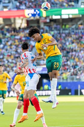 SANTA CLARA, CA - JUNE 25: Lucas Herrington 25 of Australia heads the ball during the FIFA World Cup, WM, Weltmeisterschaft, Fussball Group D match between Paraguay and Australia on June 25, 2026 at San Francisco Bay Area Stadium in Santa Clara, CA. (Photo by Bob Kupbens Icon Sportswire) SOCCER: JUN 25 FIFA World Cup 26 Group D - Paraguay vs Australia EDITORIAL USE ONLY Icon260625020