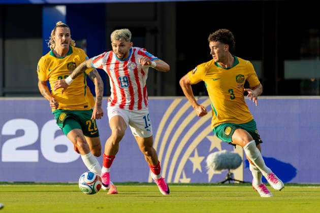 SANTA CLARA, CA - JUNE 25: Julio Enciso 19 of Paraguay runs with the ball during the FIFA World Cup, WM, Weltmeisterschaft, Fussball Group D match between Paraguay and Australia on June 25, 2026 at San Francisco Bay Area Stadium in Santa Clara, CA. (Photo by Bob Kupbens Icon Sportswire) SOCCER: JUN 25 FIFA World Cup 26 Group D - Paraguay vs Australia EDITORIAL USE ONLY Icon260625024
