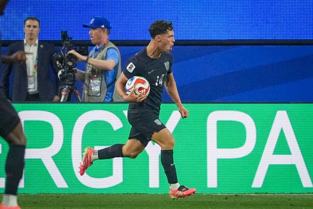 USA: Fußball FIFA World Cup, WM, Weltmeisterschaft, Fussball 2026 Gruppenphase Gruppe A Türkei vs USA SoFi Stadium (Inglewood, Los Angeles County, Kalifornien): Tor und Torjubel zum 2:2 Ausgleich durch Sebastian Berhalter (USA, 14) Freude, Emotionen, Jubel *** USA Soccer 2026 FIFA World Cup Group Stage Group A Turkey vs. USA SoFi Stadium, Inglewood, Los Angeles County, California Goal and goal celebration following the 2–2 equalizer by Sebastian Berhalter (USA), 14 Joy, emotion, celebration Copyright: xJOERANxSTEINSIEKx