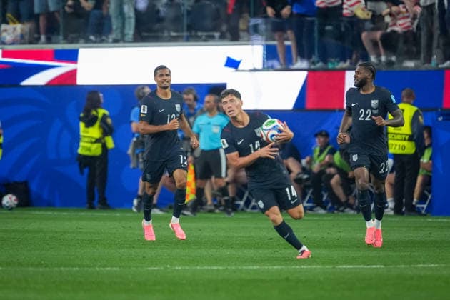 USA: Fußball FIFA World Cup, WM, Weltmeisterschaft, Fussball 2026 Gruppenphase Gruppe A Türkei vs USA SoFi Stadium (Inglewood, Los Angeles County, Kalifornien): Tor und Torjubel zum 2:2 Ausgleich durch Sebastian Berhalter (USA, 14) Freude, Emotionen, Jubel *** USA Soccer 2026 FIFA World Cup Group Stage Group A Turkey vs. USA SoFi Stadium, Inglewood, Los Angeles County, California Goal and goal celebration following the 2–2 equalizer by Sebastian Berhalter (USA), 14 Joy, emotion, celebration Copyright: xJOERANxSTEINSIEKx