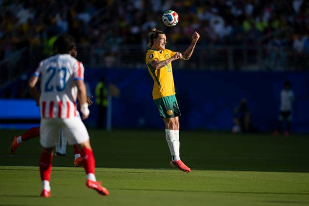 June 25, 2026, Santa Clara, California, USA: June 25, 2026, Santa Clara, California, USA: Australian midfielder JACKSON IRVINE (22) heads the ball during the World Cup 2026 Group D soccer match between Paraguay and Australia. Santa Clara USA - ZUMAk194 20260625_zsp_k194_002 Copyright: xKaixRiverxKanzerx