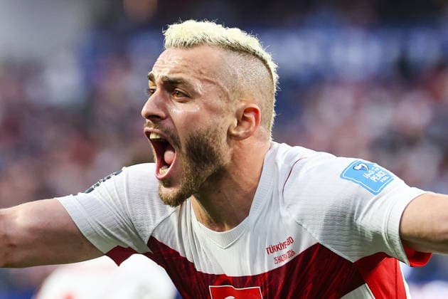 FIFA World Cup, WM, Weltmeisterschaft, Fussball 2026 - Group D - Turkey vs USA Turkey midfielder Bars Alper YÄ±lmaz complains to the referee in the first half of the FIFA World Cup 2026 group stage match Turkey against USA, in Los Angeles, USA, 25 June 2026. LOS ANGELES United States  Copyright: xCHRISTOPHERxTORRESx