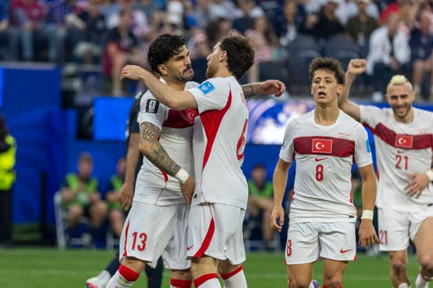 June 25, 2026, Los Angeles, California, USA: Turkey Orkun Kokcu (6) celebrates after scoring against the United States during the FIFA World Cup, WM, Weltmeisterschaft, Fussball Group D soccer match at SoFi Stadium in Inglewood, Calif., Thursday, June 25, 2026. Los Angeles USA - ZUMAc68_ 20260625_zaf_c68_027 Copyright: xRingoxChiux