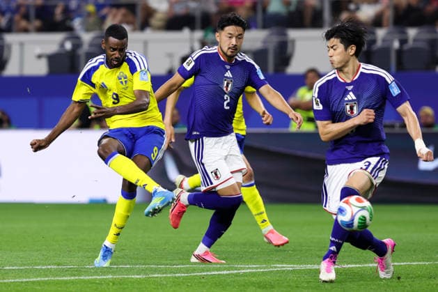 ARLINGTON, TX - JUNE 25: Alexander Isak 9 of Team Sweden shoots the ball during the FIFA World Cup, WM, Weltmeisterschaft, Fussball 2026 Cup Group F match between Japan and Sweden at Dallas Stadium on June 25, 2026 in Arlington, Texas.  Copyright: xWuxZhizhaox 111650524317