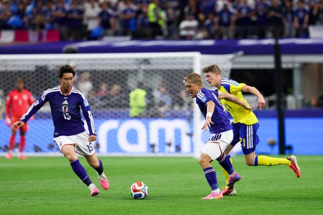 ARLINGTON, TX - JUNE 25: Doan Ritsu 10 of Team Japan vies for the ball during the FIFA World Cup, WM, Weltmeisterschaft, Fussball 2026 Cup Group F match between Japan and Sweden at Dallas Stadium on June 25, 2026 in Arlington, Texas.  Copyright: xWuxZhizhaox 111650524311