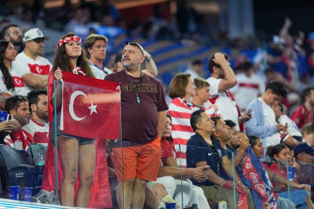 Turkiye v USA - FIFA World Cup, WM, Weltmeisterschaft, Fussball 2026 - Group D LOS ANGELES, CALIFORNIA - JUNE 25: Fans unfurl Turkish flag during the 2026 FIFA World Cup First Stage Group D match between Turkiye and USA at the Los Angeles Stadium (SoFi Stadium) in Inglewood, California, United States on June 25, 2026. Tayfun Coskun Anadolu California United States. Editorial use only. Please get in touch for any other usage.  Copyright: x2026xAnadoluxTayfunxCoskunx